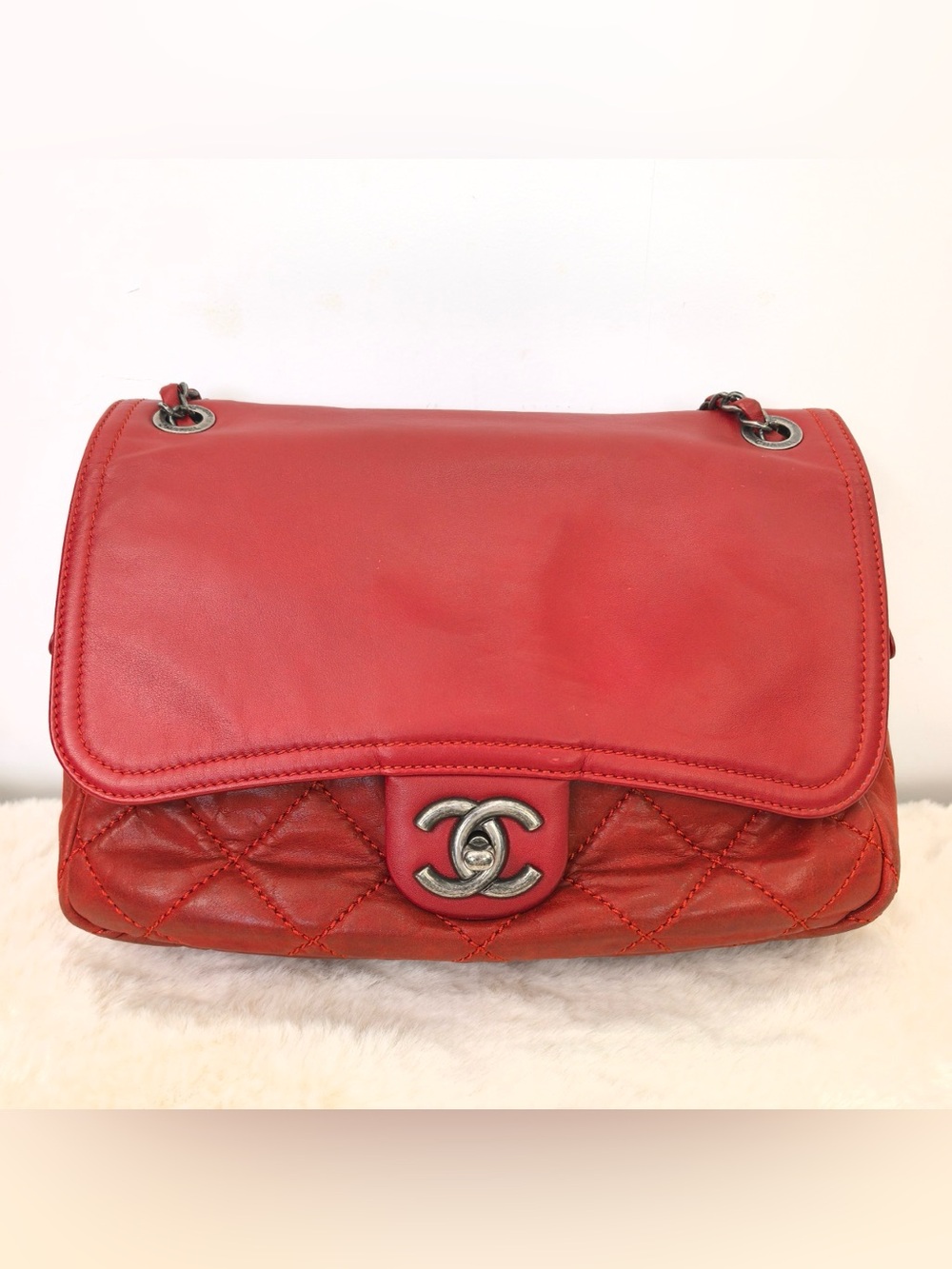 CHANEL Mix flap bag Red Quilted Leather Shoulder Bag with CC Turn-Lock